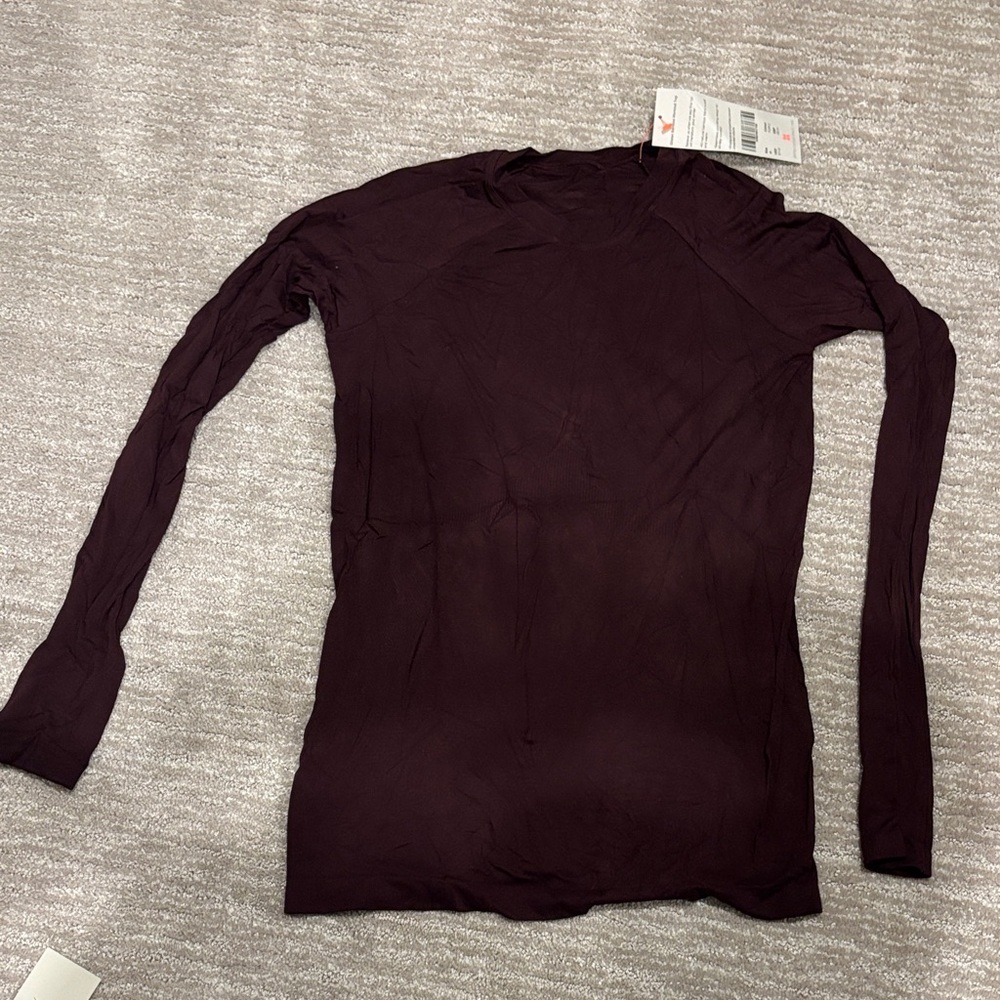 NWT sweaty Betty glisten bamboo workout top. Size medium color is maroon.